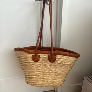 Straw basket tote